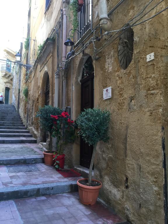 B&B Palazzo Del Teatro Agrigento Bagian luar foto